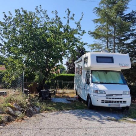 Labessiere-Candeil Charmant Camping-Car A La Campagne المظهر الخارجي الصورة