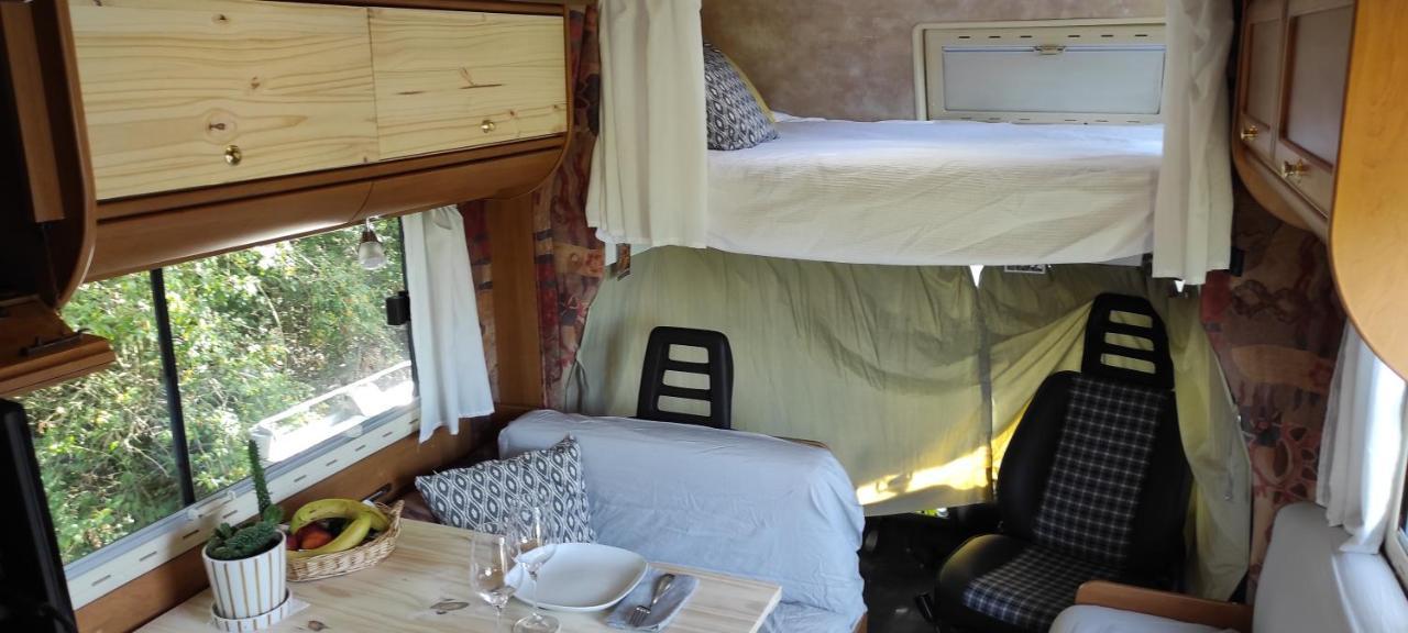 Labessiere-Candeil Charmant Camping-Car A La Campagne المظهر الخارجي الصورة