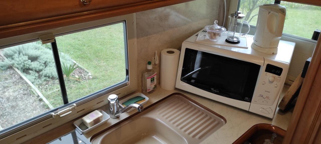 Labessiere-Candeil Charmant Camping-Car A La Campagne المظهر الخارجي الصورة