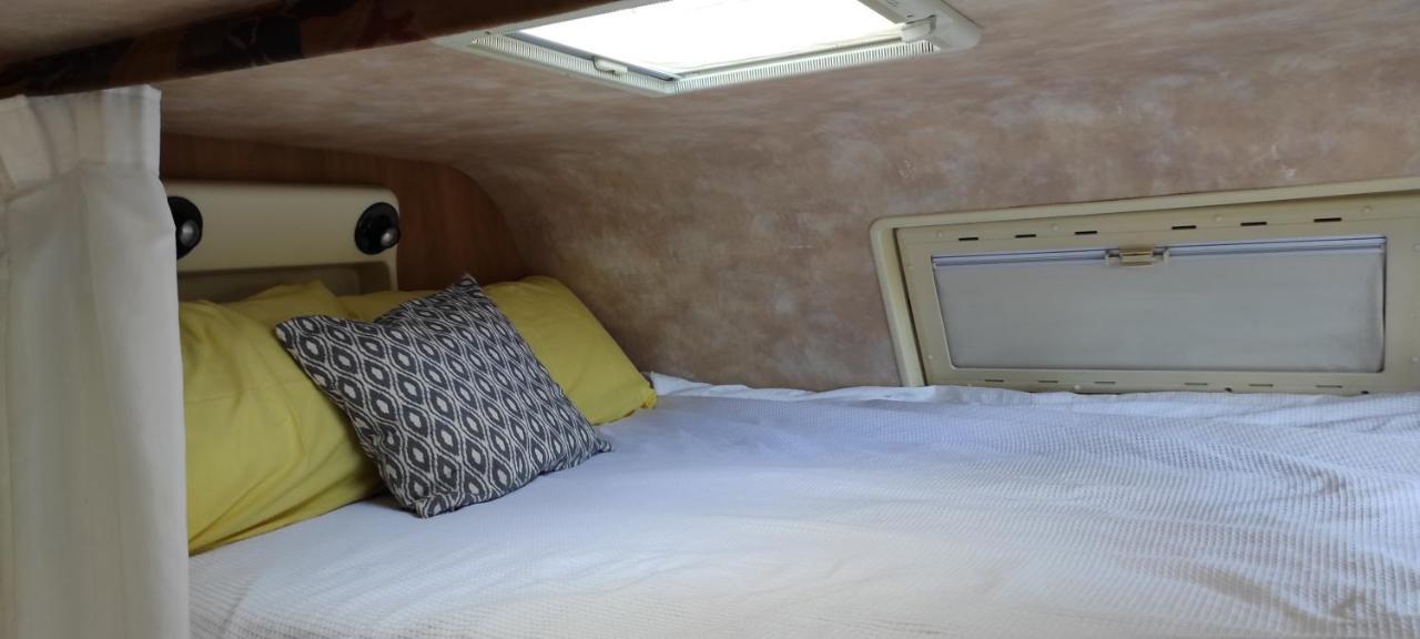 Labessiere-Candeil Charmant Camping-Car A La Campagne المظهر الخارجي الصورة
