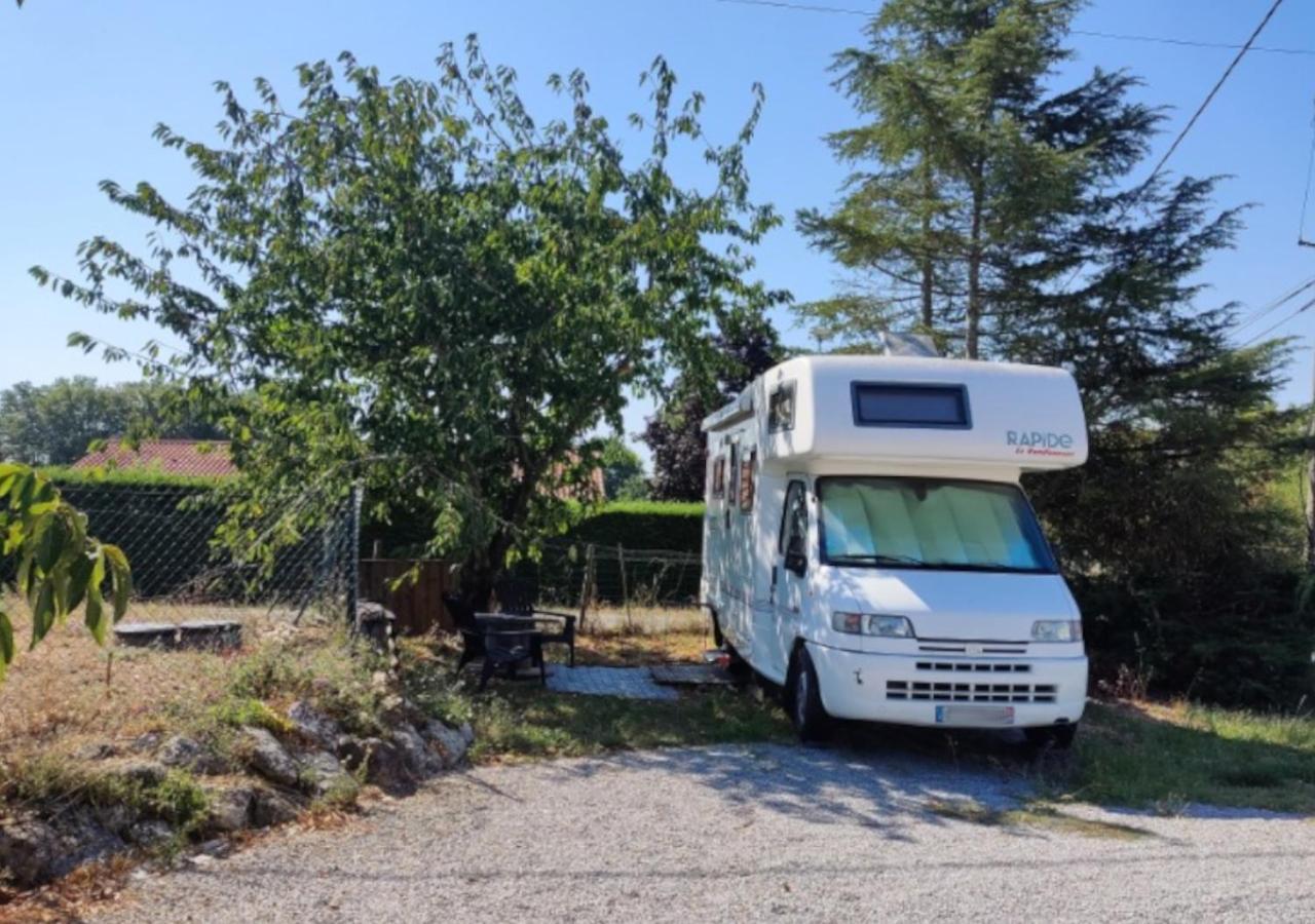 Labessiere-Candeil Charmant Camping-Car A La Campagne المظهر الخارجي الصورة